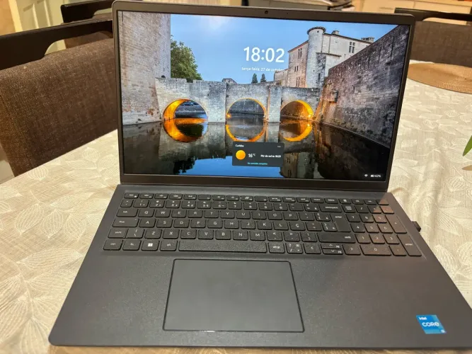 VENDO NOTEBOOK DELL VOSTRO 15 3510 | INTEL CORE i3 | 8GB RAM