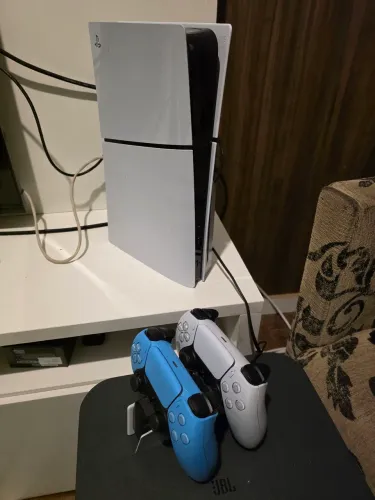 PS5 slim c/2 controles e base carregadora, troco por Nintendo Switch 2.