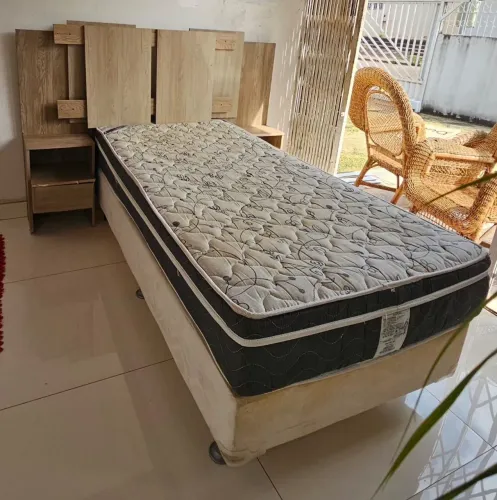 Vendo cama box solteiro com cabeceira
