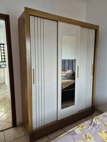 Vendo guarda roupa apenas 1 ano de uso