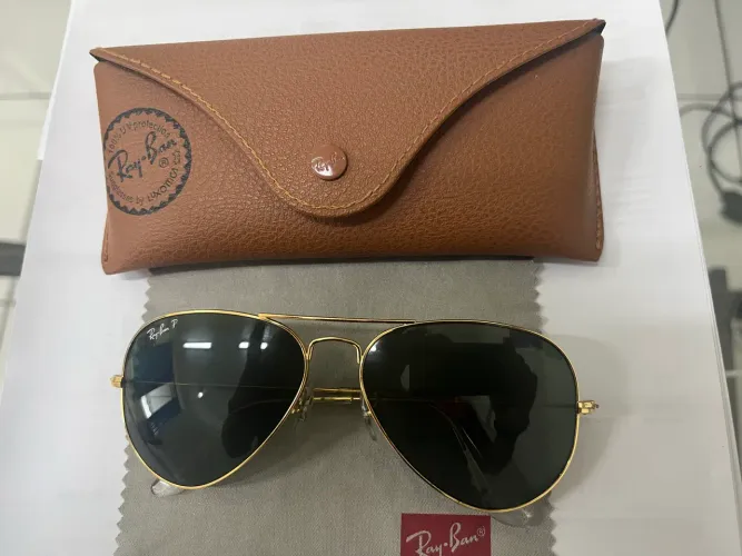 Óculo da marca Ray Ban P