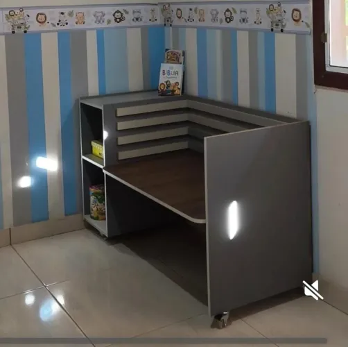 Mesa com regulagem - criança e adultos
