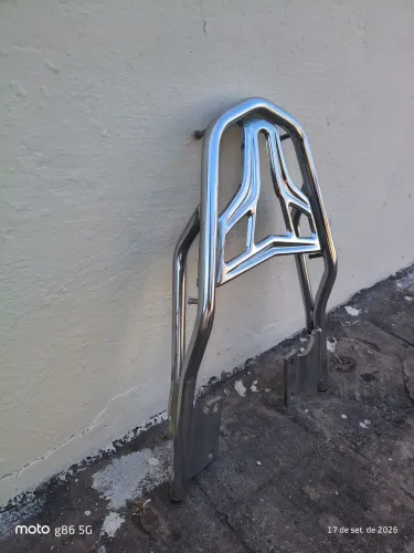 Vendo alça pra baú da cb 300 ano 2008 a 2015 perfeito estado de uso fone *02