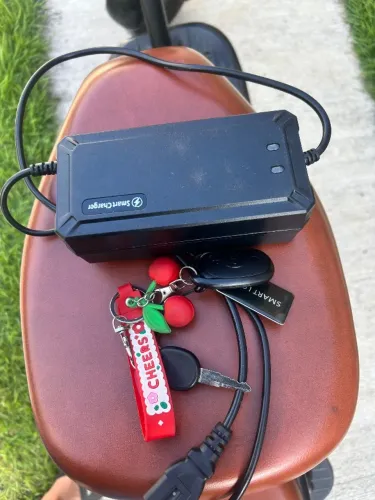 Scooter elétrica, 1000w pouquíssima usada, chave reserva e carregador original