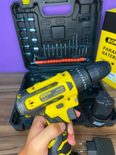 Parafusadeira 12v duas baterias maleta e acessórios