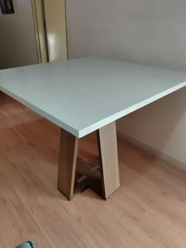 Mesa quadrada tampo de 25mm