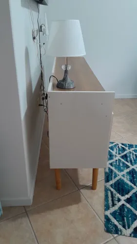 Vendo Rack de sala com 4 portas pouco tempo de uso, bem conservado 