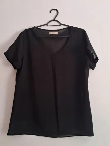 Camisa preta R$25,00 tam 42