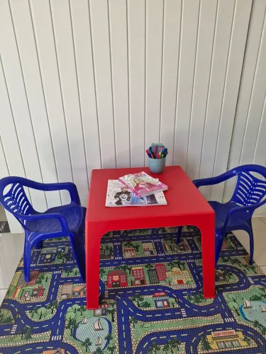 Mesa infantil com 2 cadeiras