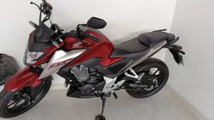 Moto 0 km CB 300/ Nova