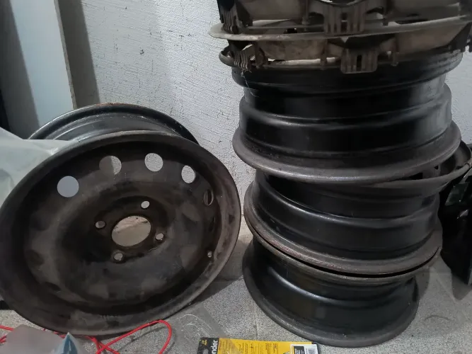 Jogo de rodas aro 14 para Ford e pegeout,citroen,com calotas originais 