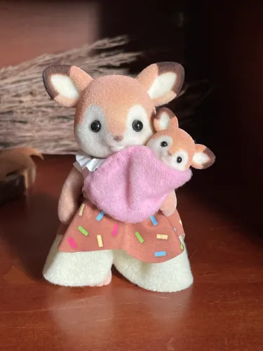 Sylvanian Families Cervo Mamãe e RN