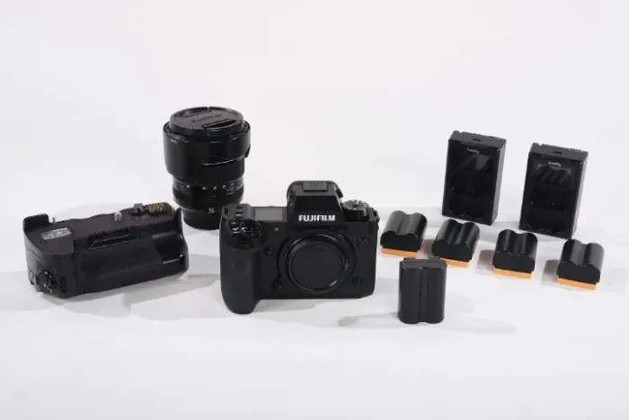 Câmera Fujifilm X-H2 Kit XF 16-80mm F/4 + Grip + Baterias + Carregadores