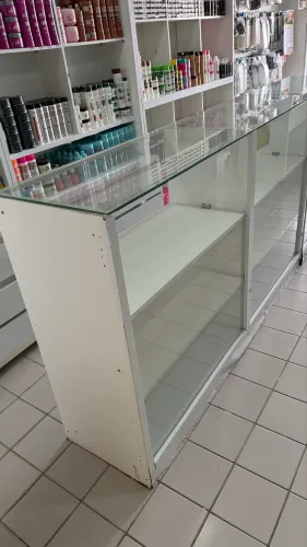 Dois balcão de vidro e MDF