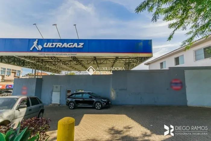 Galpão/Depósito/Armazém à venda no bairro Vila Jardim com 1100 m² de área útil disponíveis