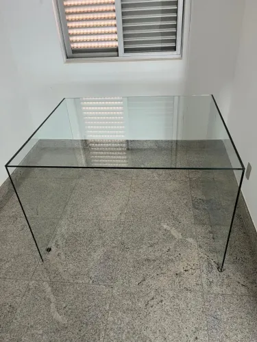 Vende-se mesa de vidro