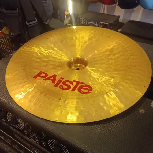 Prato Paiste 20 China 2002 famoso fabricado a suíça.