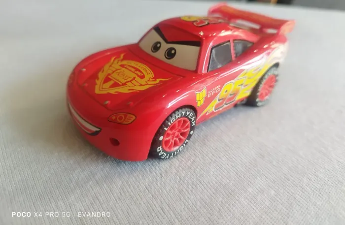 Miniatura Relâmpago Macqueen