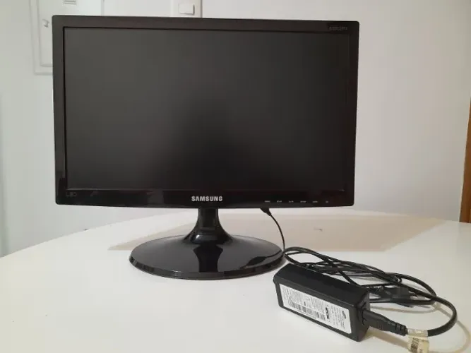 Monitor Samsung S19C301F 19 funcionando em ótimo estado!