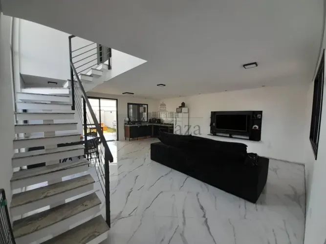 Casa em Condomínio - Jardim Jacinto - Condomínio Bosque dos Manacás - 3 Dormitórios - 155m