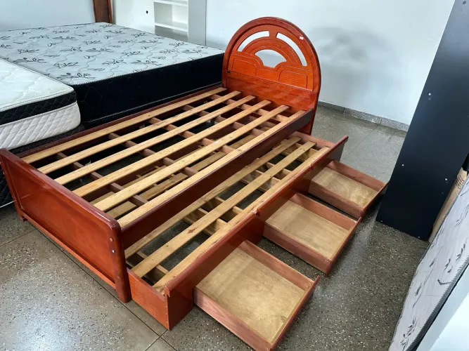 Cama de solteiro com auxiliar e 3 gavetas em madeira