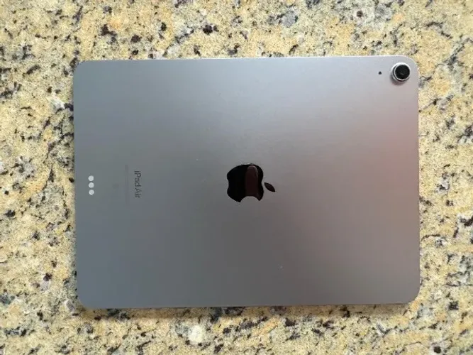 iPad Air iPadOS 17.6.1 nunca usado | acompanha caneta Apple Original