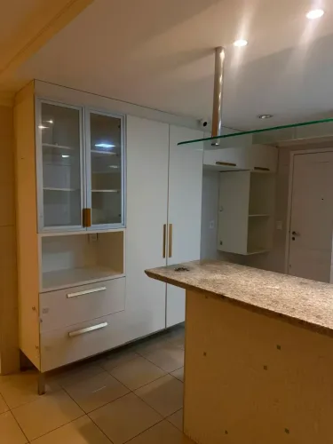 Alugo Apartamento na Ponta do Farol semi-mobiliado no Condomínio Toscana, 03 Suítes