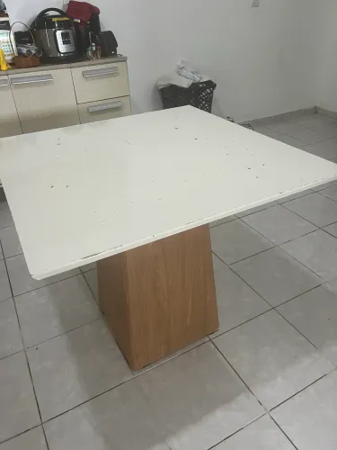 Mesa com 4 cadeiras