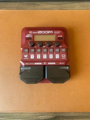 Pedaleira Zoom B1 Four 