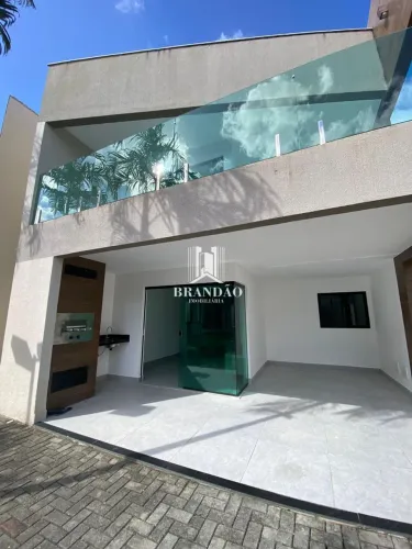 Casa com 138m2 em condomínio fechado localizado no antares, Monte Verde.