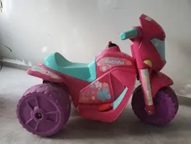 Moto infantil rosa da Bandeirantes