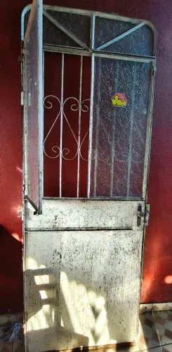 Porta de ferro
