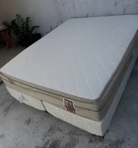 Cama Queem
