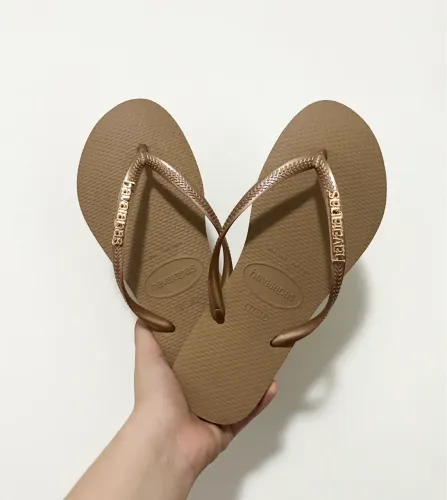 HAVAIANAS SLIM PERSONALIZADA COM PLACA LOGO