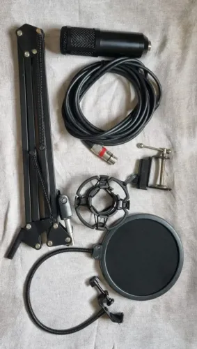 Microfone Condensador BM800 + Pop filter + Cabo + Braço Articulado