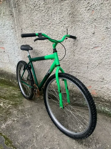 BICICLETA ARO 26 ótima para pedalar 