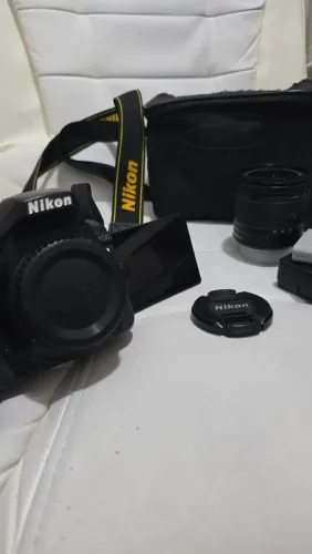 ? Nikon D5300 + Lente 18-55mm + Kit Completo | 25.647 disparos