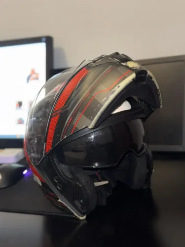 Capacete Xtroy Articulado - Usado Capacete da marca Xtroy, modelo articulado, usado e em