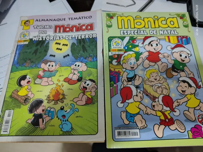 Lotinho com dois Gibis da Turma da Mônica 