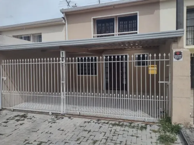 Desocupado - Ótimo sobrado 03 dorms. Frente para rua - Próximo da Nichele da Derosso