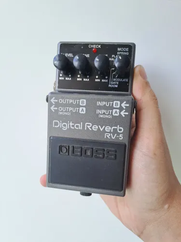 Boss Reverb RV-5 Hall Plate Spring Room Modulates