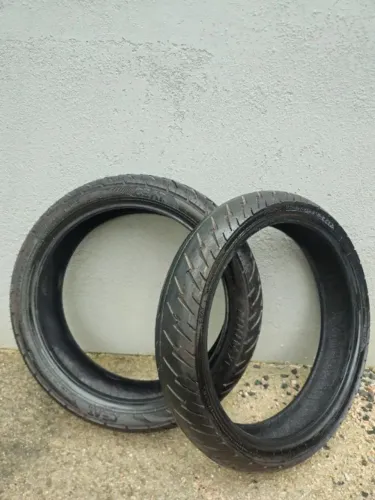 Pneus moto