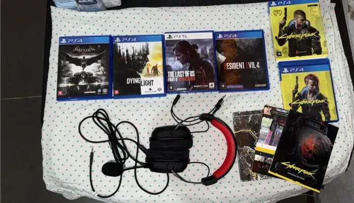 Jogos de ps4+ fone headset gamer red dragon.