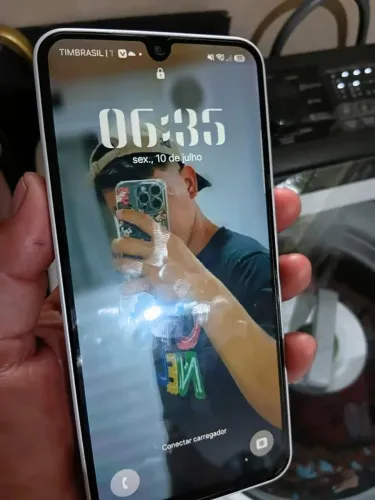 Vendo um galaxy A26 novo de 256 gigas negocio tambem