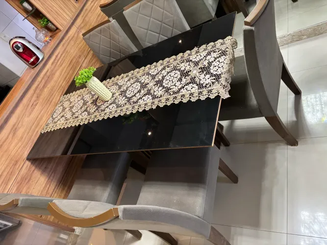 Mesa de jantar com cadeiras