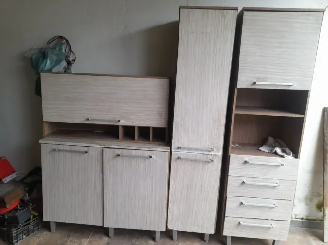 Móveis   cozinha e guardar  roupa 