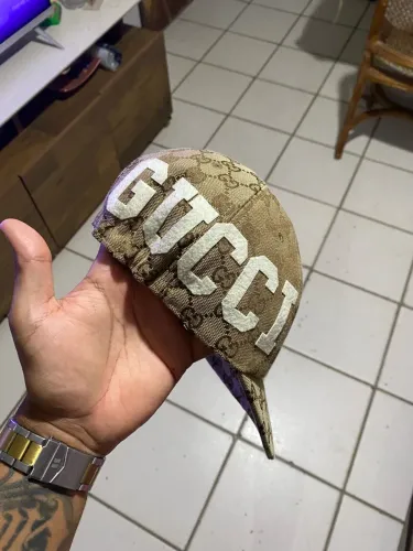 BONÉ GUCCI