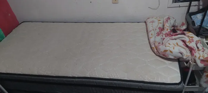 Cama Box de solteiro - usada em bom estado