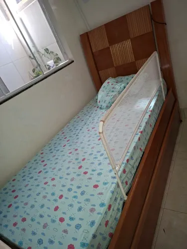 Cama solteiro madeira excelente