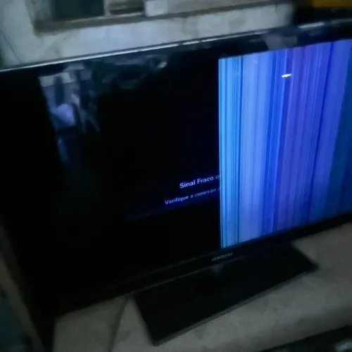 Tv Samsung led tv UN40C5000QM de só funciona metade no escuro piscando